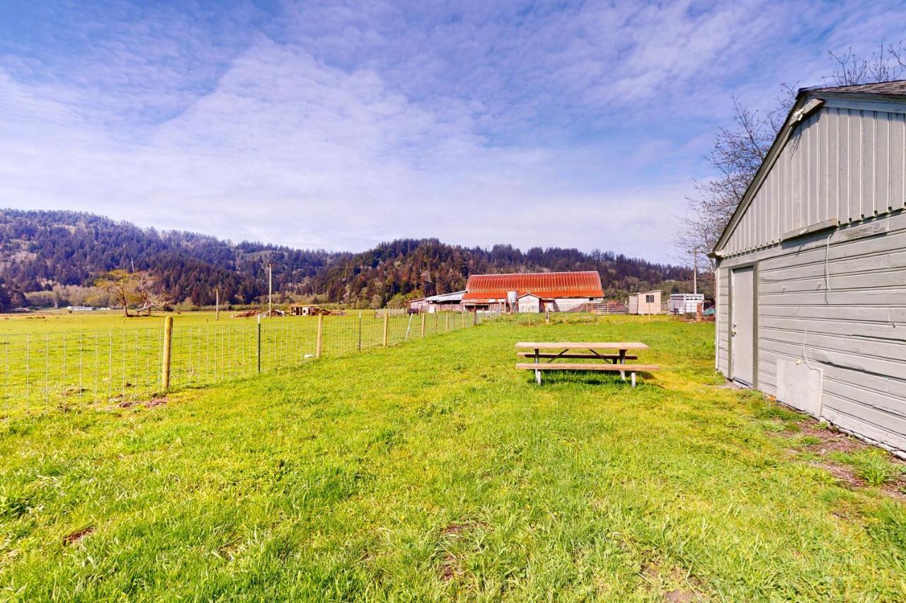 Redwood Farmhouse In The Orick Valley Bagian luar foto