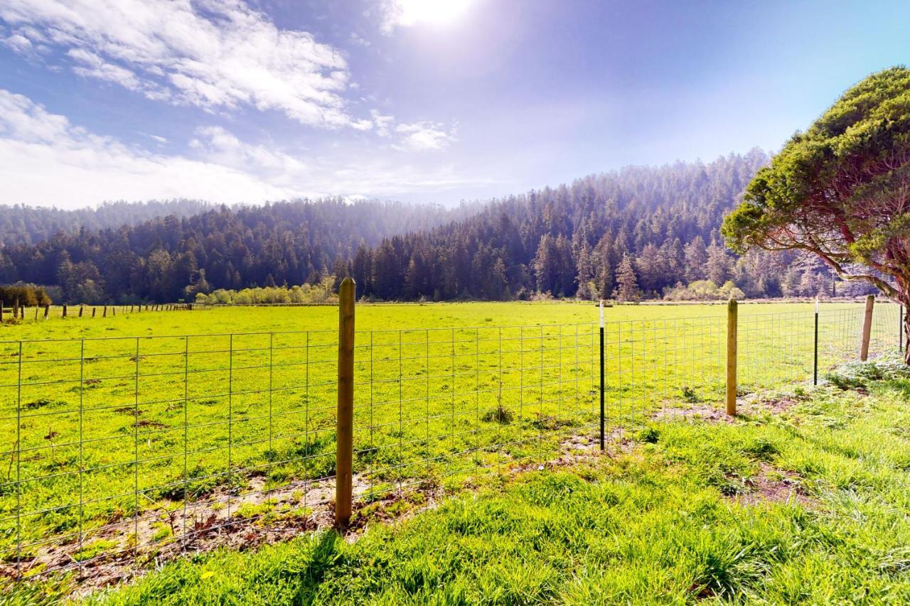 Redwood Farmhouse In The Orick Valley Bagian luar foto